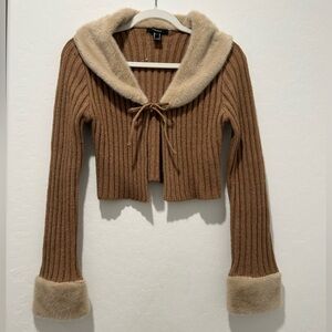 Fur collar crop sweater